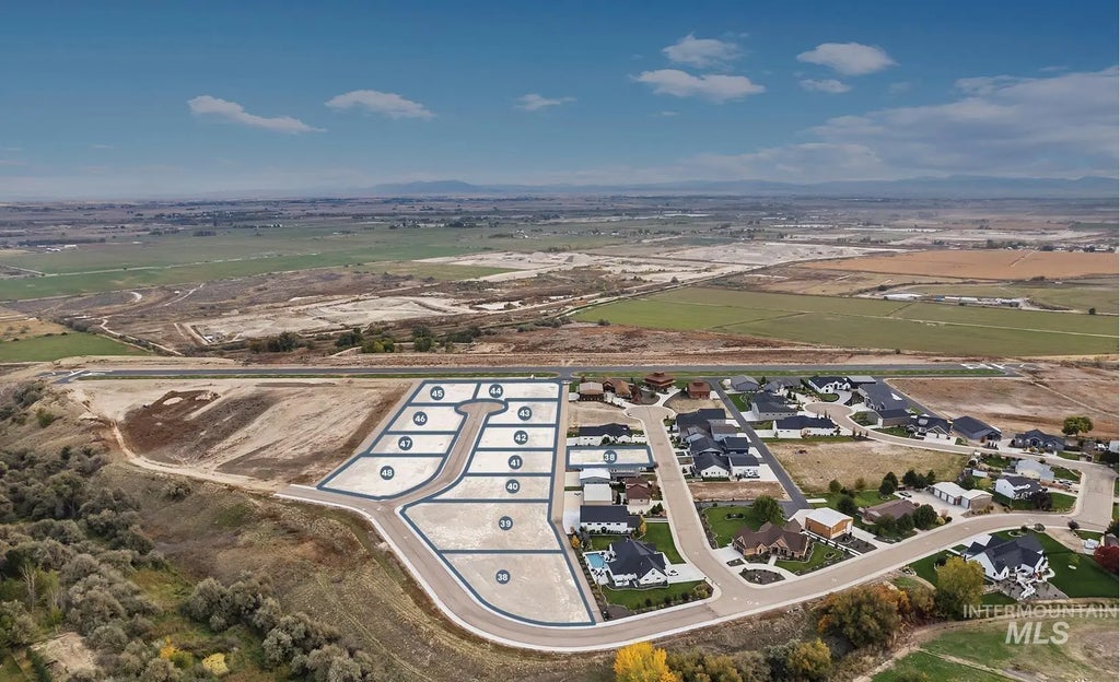 21313 Beechcraft Cir, Greenleaf