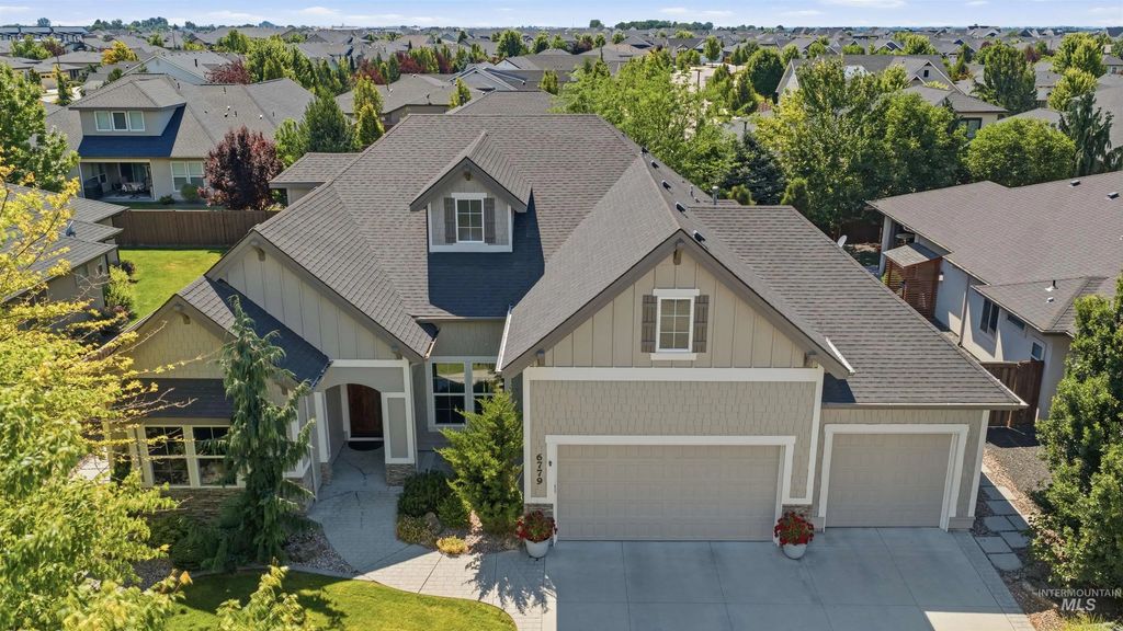 6779 N Pira Avenue, Meridian