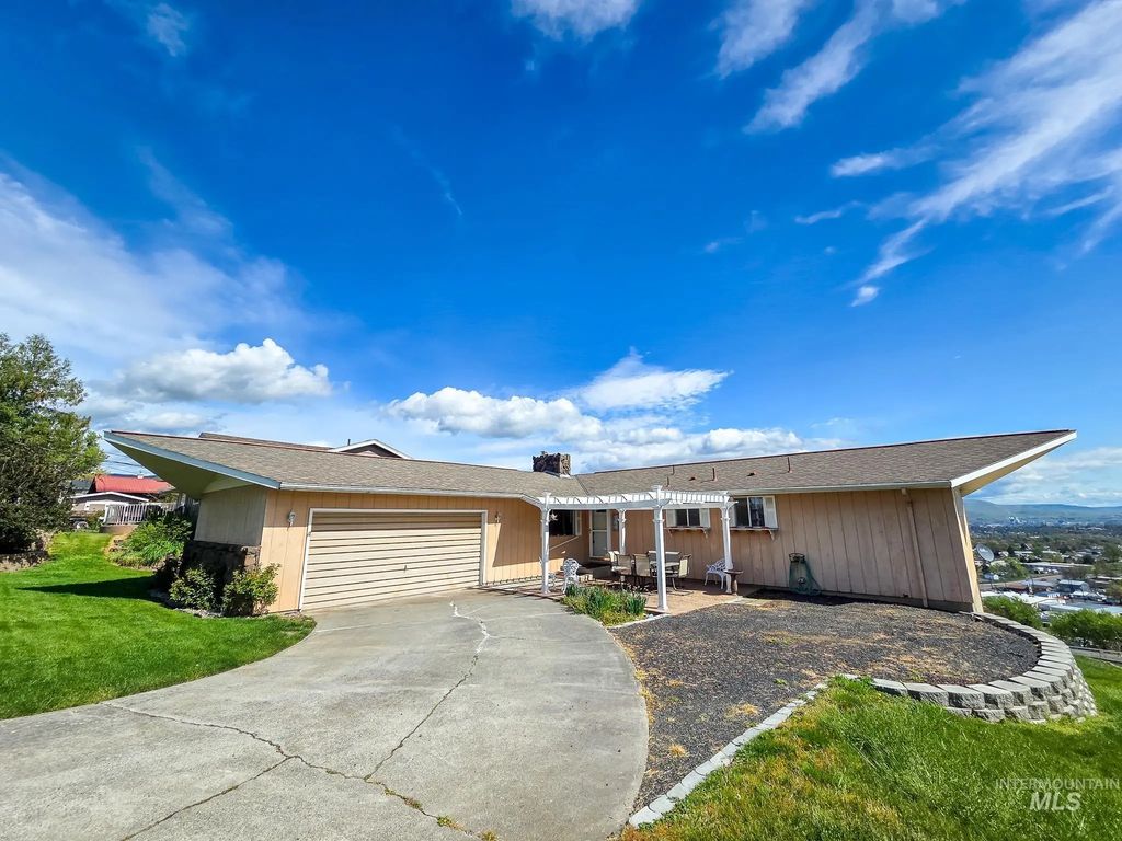 1808 Valleyview, Clarkston
