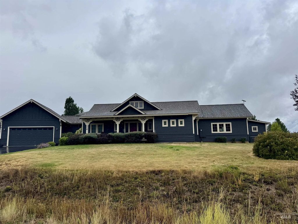 319 Otter Pond Ln, McCall