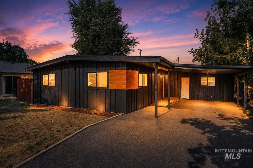 2008 Colorado Avenue, Caldwell