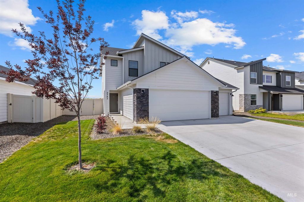 2747 E Valley Wind St, Kuna