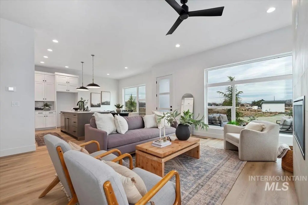 735 S Calhoun Ln, Star