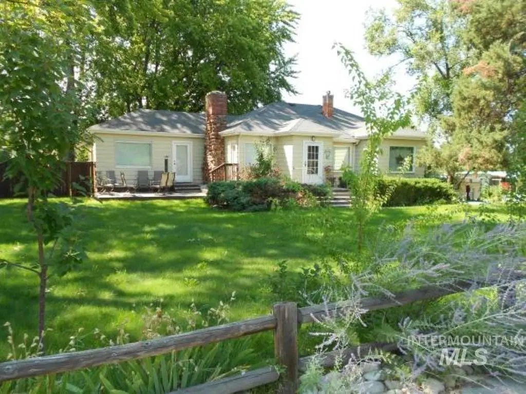 1119 N Eagle Rd, Eagle