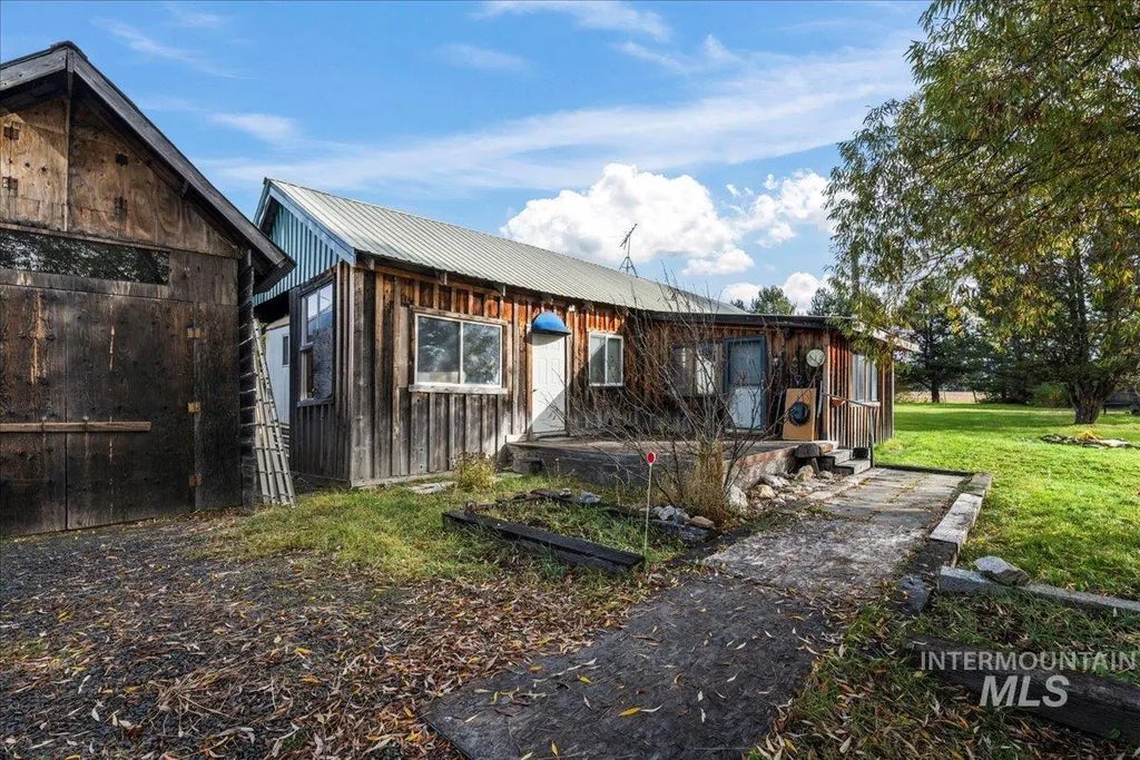 13078 Hill House Loop, Donnelly