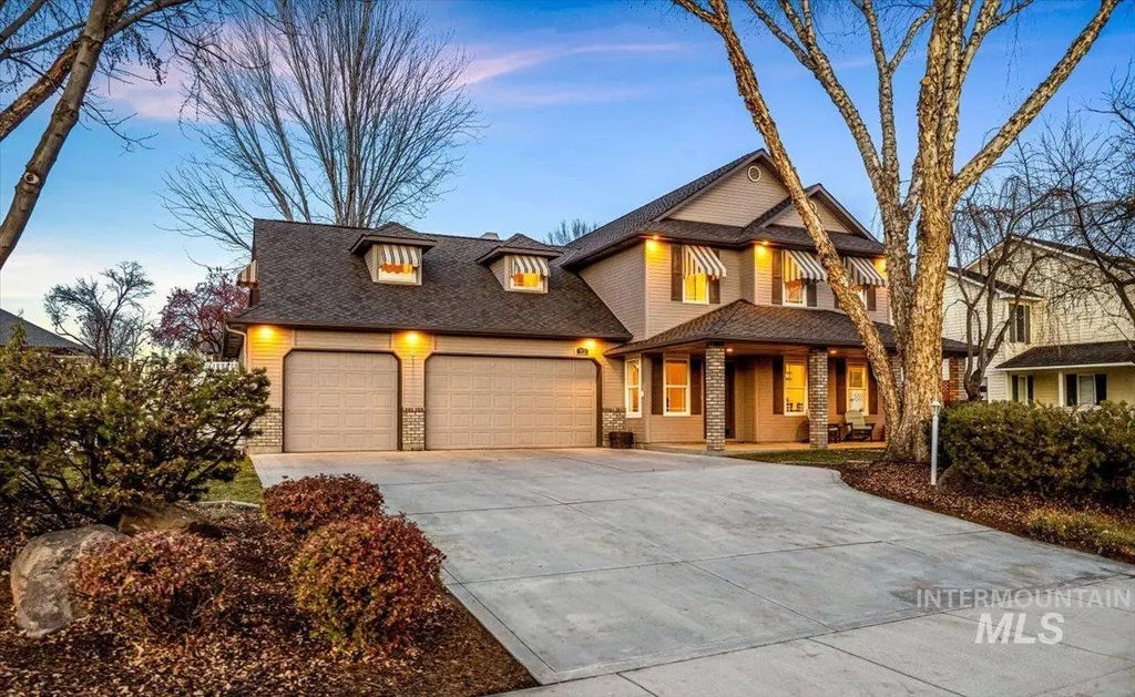 762 E Martinique Dr, Meridian