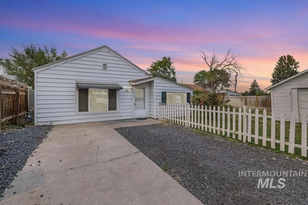 908 Yakima Ave, Filer