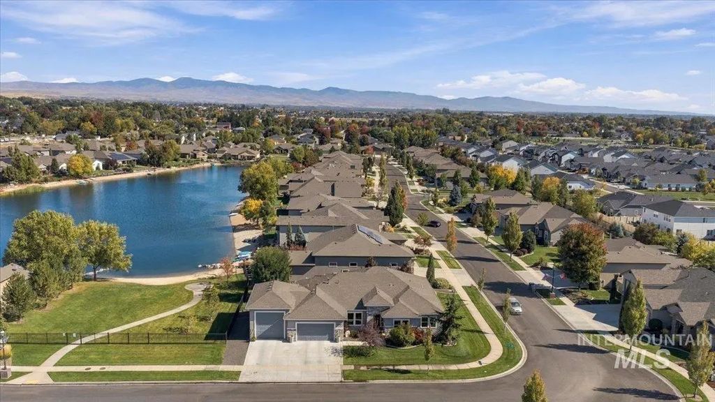 1360 N Bowknot Lake Way, Star