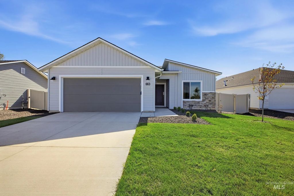 663 W Novak Dr, Emmett