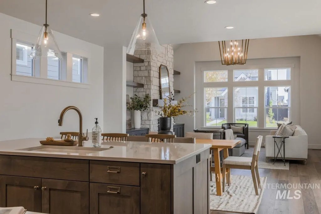 6111 S Apex Ave, Meridian