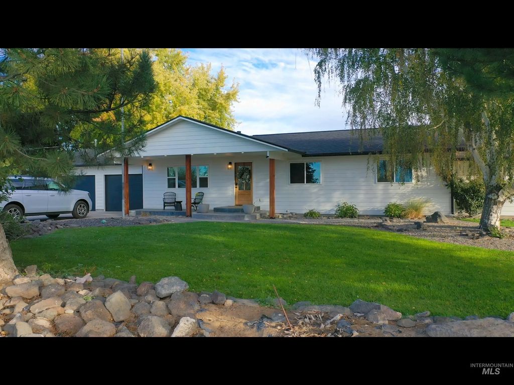 1656 Highway 46, Gooding