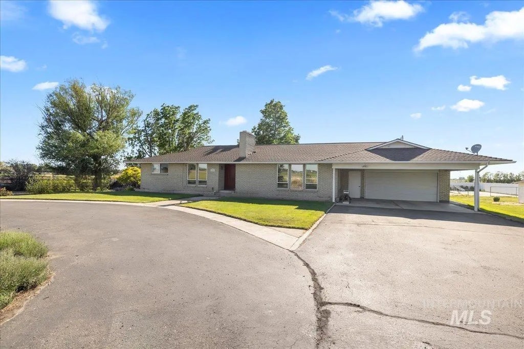 2303 N Locust Grove, Kuna