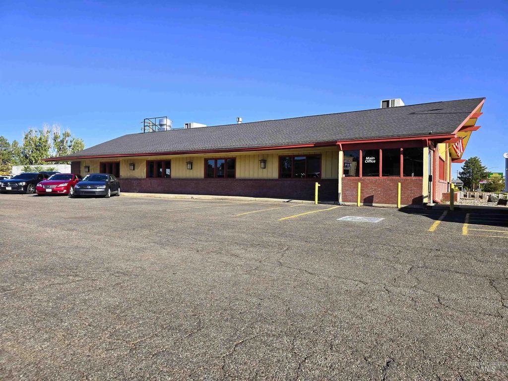 607 Blue Lakes Blvd N, Twin Falls