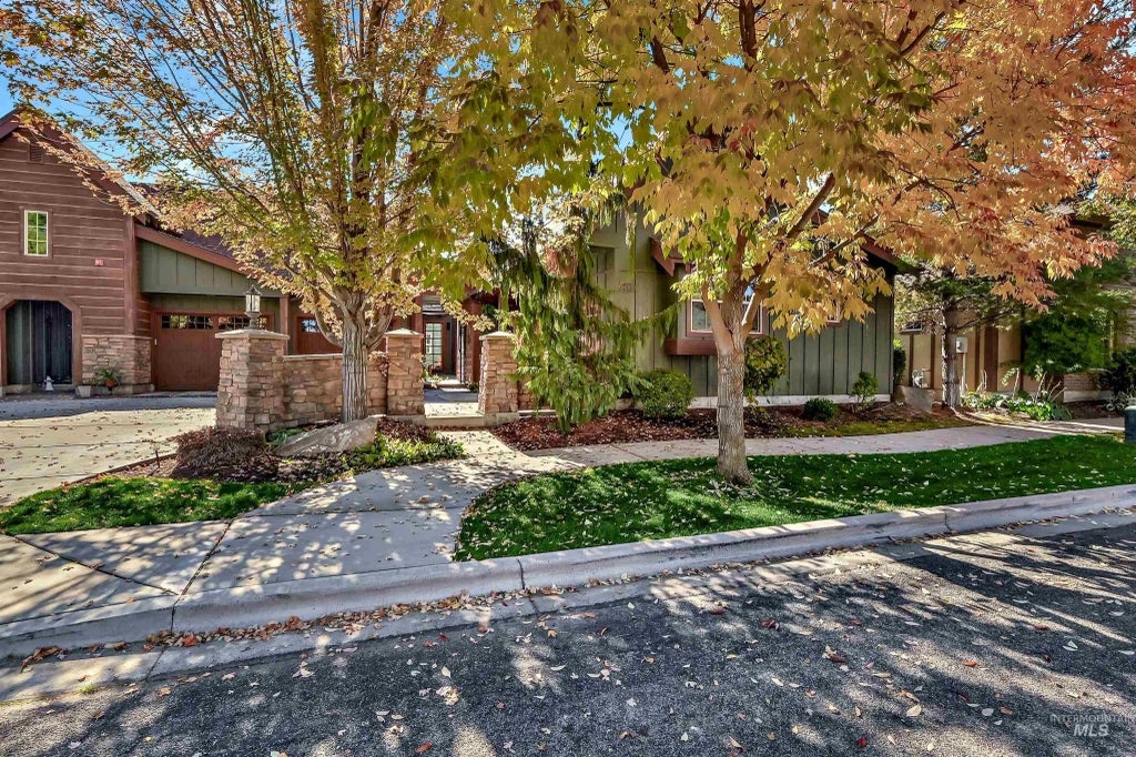 9685 W Sultana Drive, Garden City