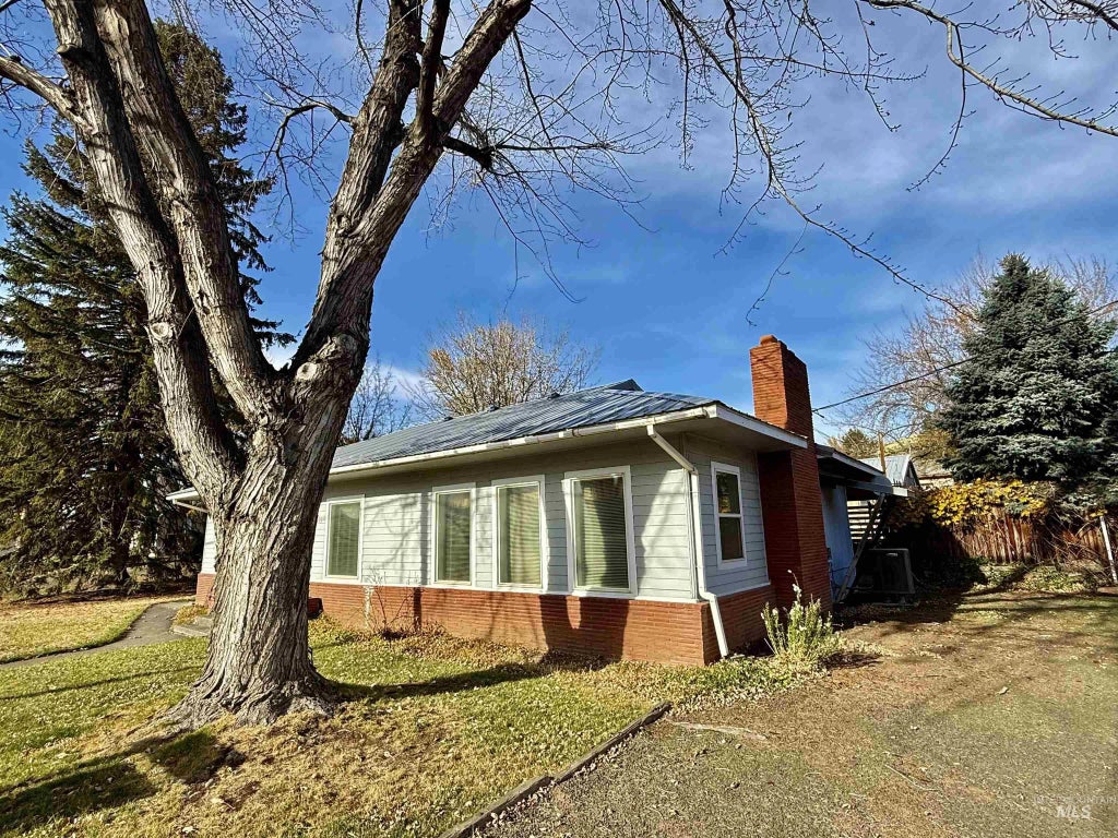 2395 Villard St, Pomeroy