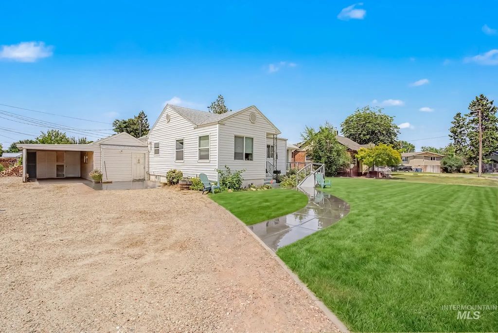 709 9th St S, Nampa