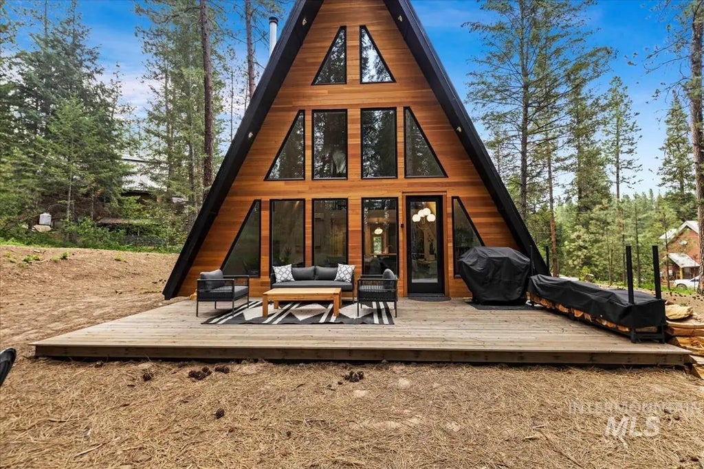 64 Fairway Dr, Garden Valley