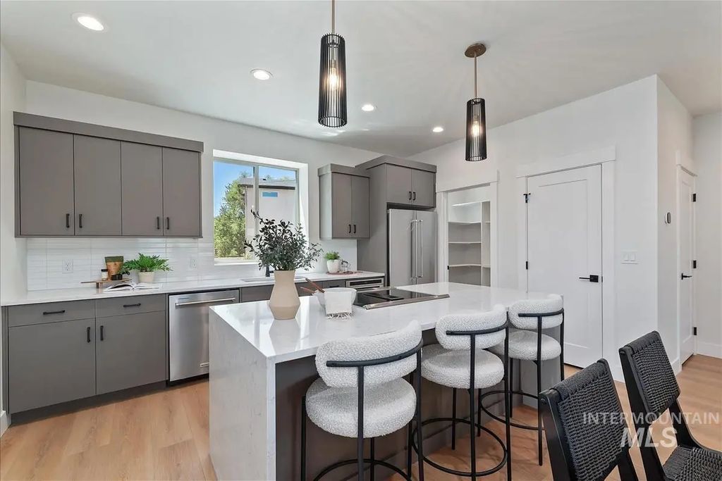 1709 S Federal Way, Boise