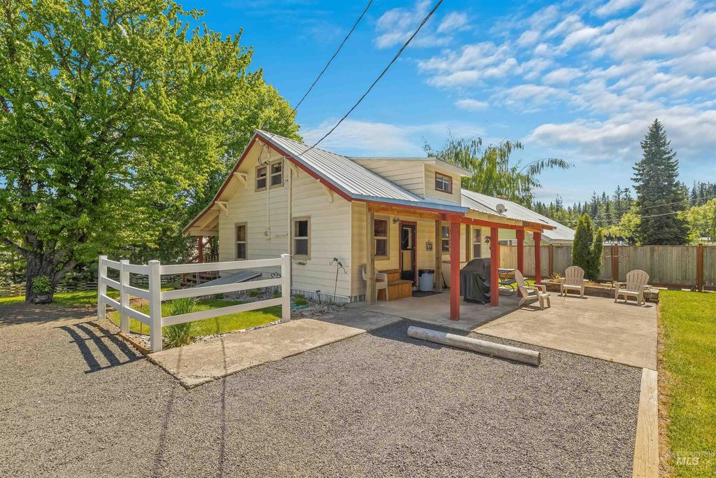 210 S 2nd St, Elk River