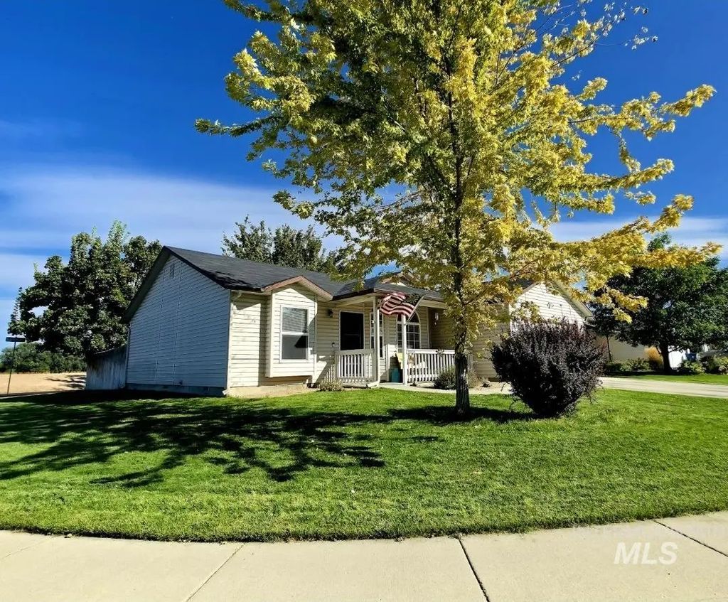 1614 S Woodland Dr, Nampa