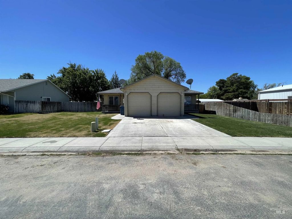 1175/1177 Se Freedom Circle, Mountain Home