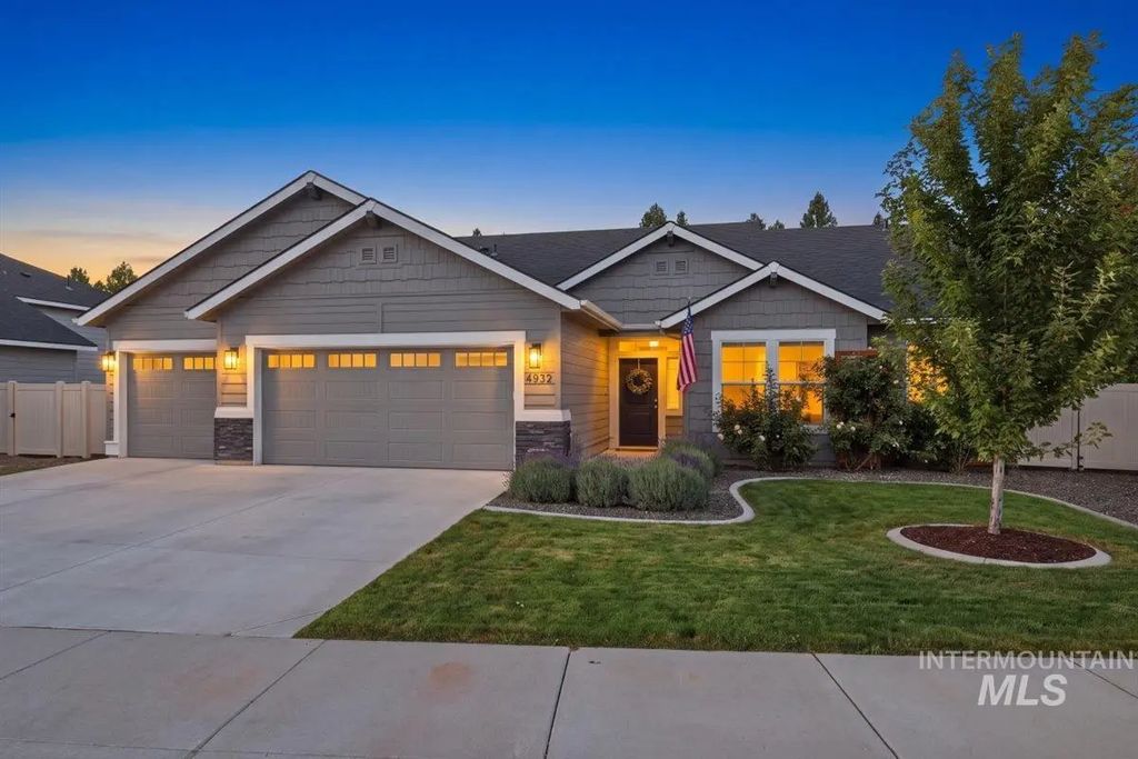 4932 W Vanderbilt Dr, Meridian