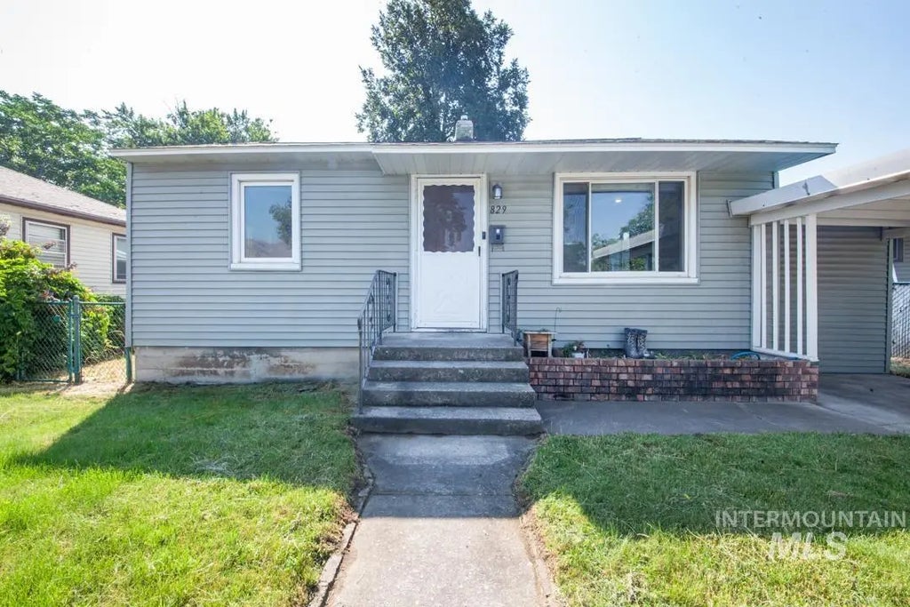 829 Diagonal, Clarkston