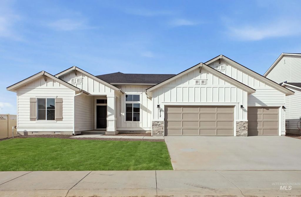 812 Thunderbolt Dr, Mountain Home