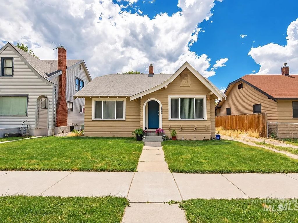 1707 2nd Street S, Nampa
