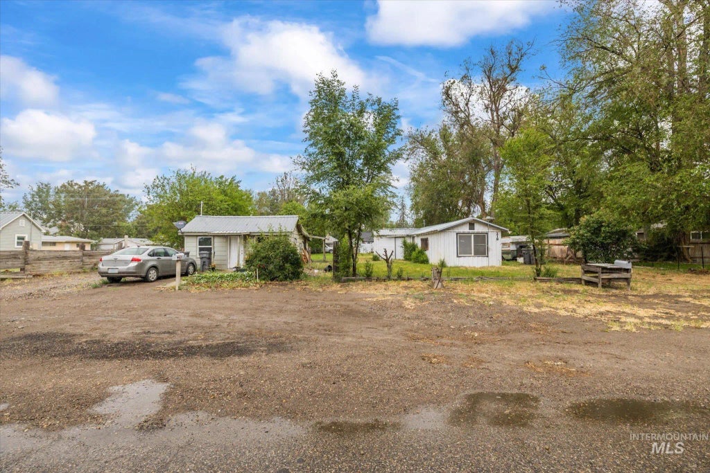 218 & 222 E Owyhee Ave, Homedale