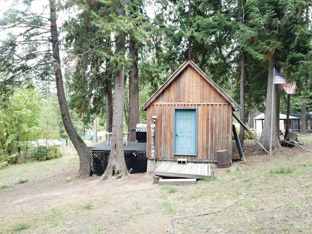 8893 E Waxwing Way, St. Maries