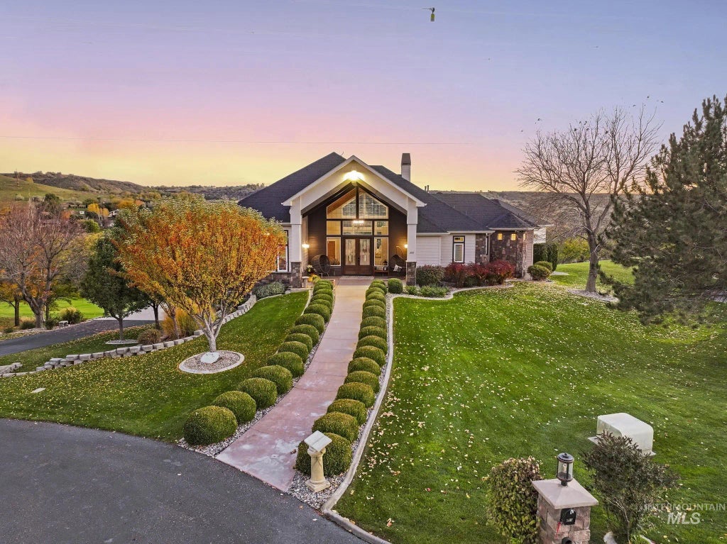 203 Clear Lake Ln, Buhl