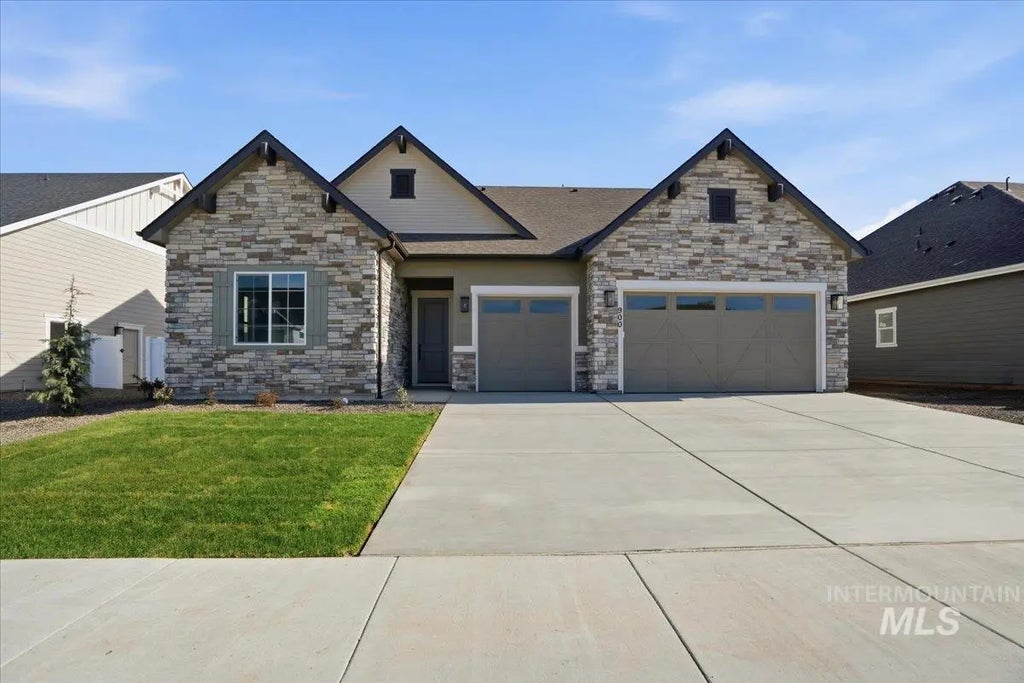 900 N Falling Water Way, Eagle