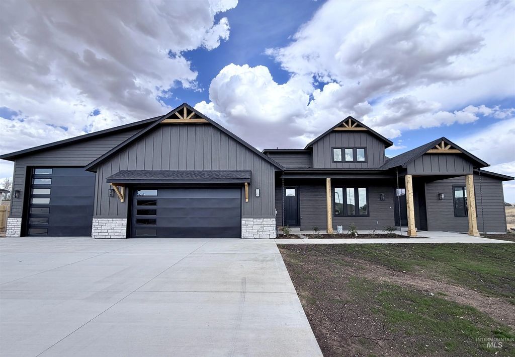 310 Ne Greystone Loop, Mountain Home