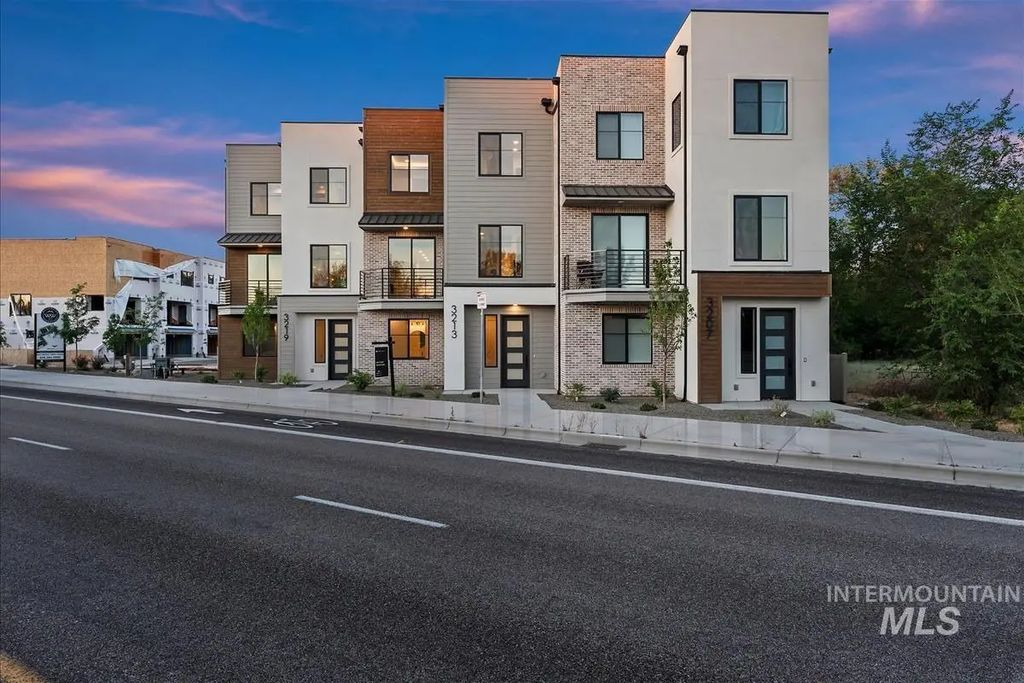 3213 W Moore, Boise