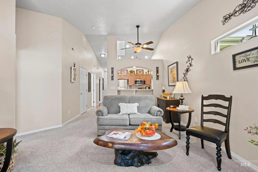 105 E Waterbury Ln, Meridian