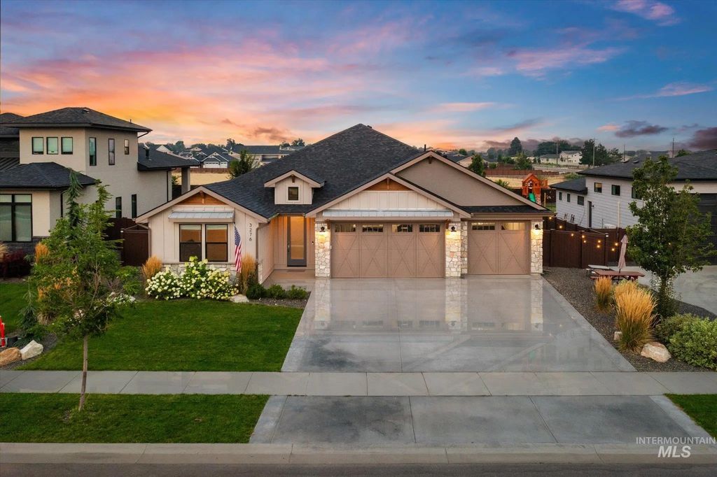 3276 N Fire Flower Ave, Star