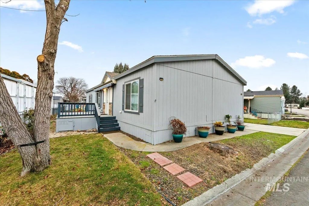 5692 N Confederate Lane, Boise