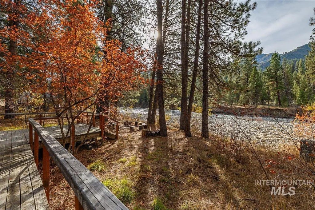 1 Hidden Way, Lowman