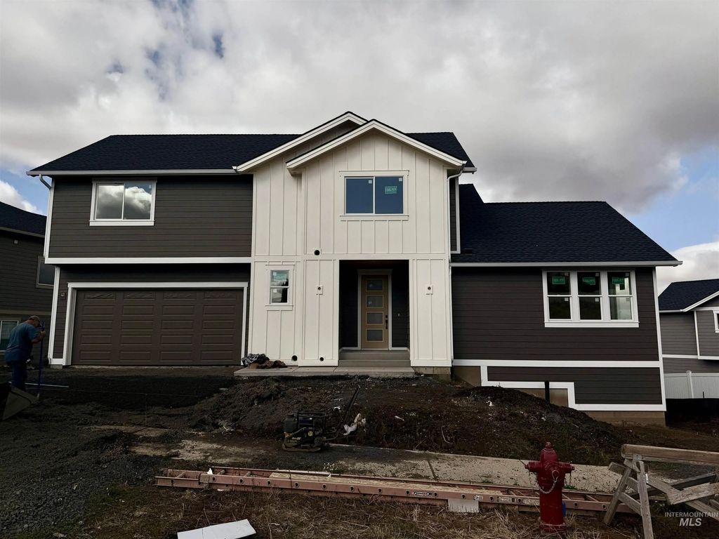 409 Ryan Ln, Moscow