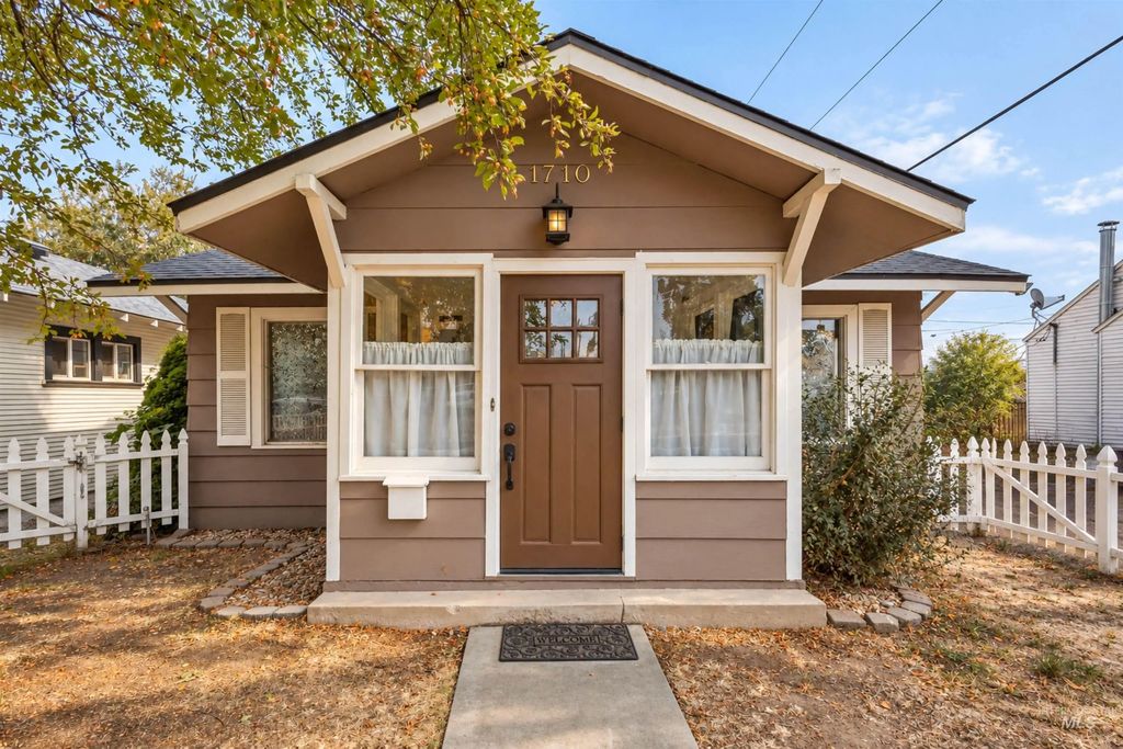 1710 1st St S, Nampa