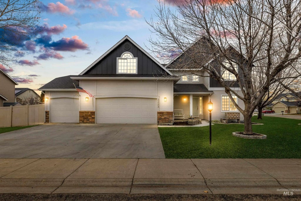 2223 N Maroon Ave, Kuna