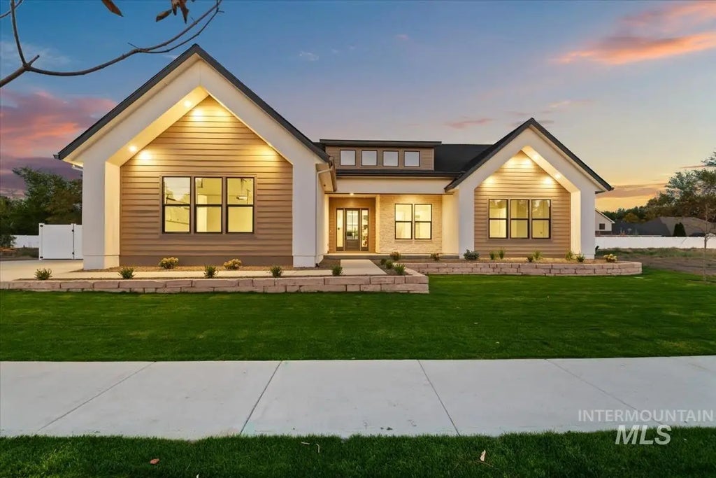 196 N Timber Wolf Pl, Eagle