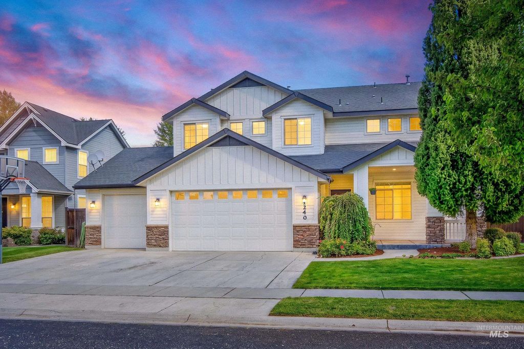1240 W Barrymore, Meridian