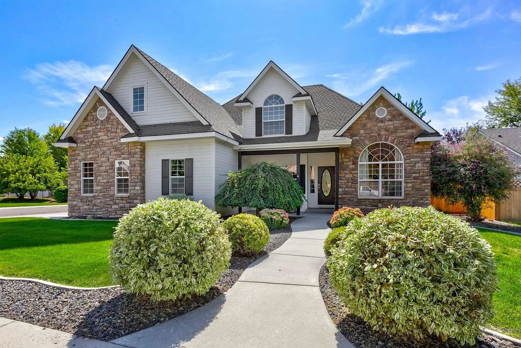 1075 N Falling Water Way, Eagle