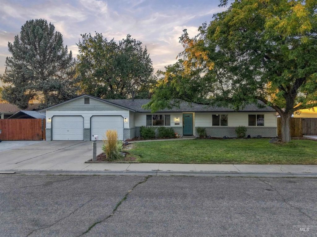 3425 N Buckboard Way, Boise