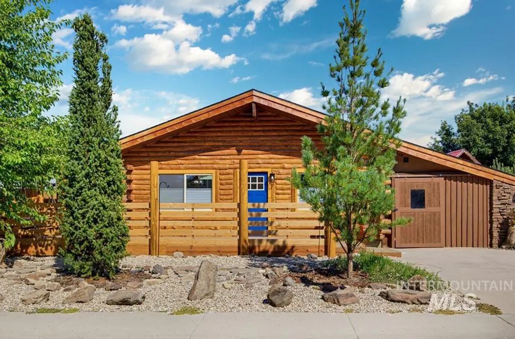 2210 Glen View Dr, Nampa