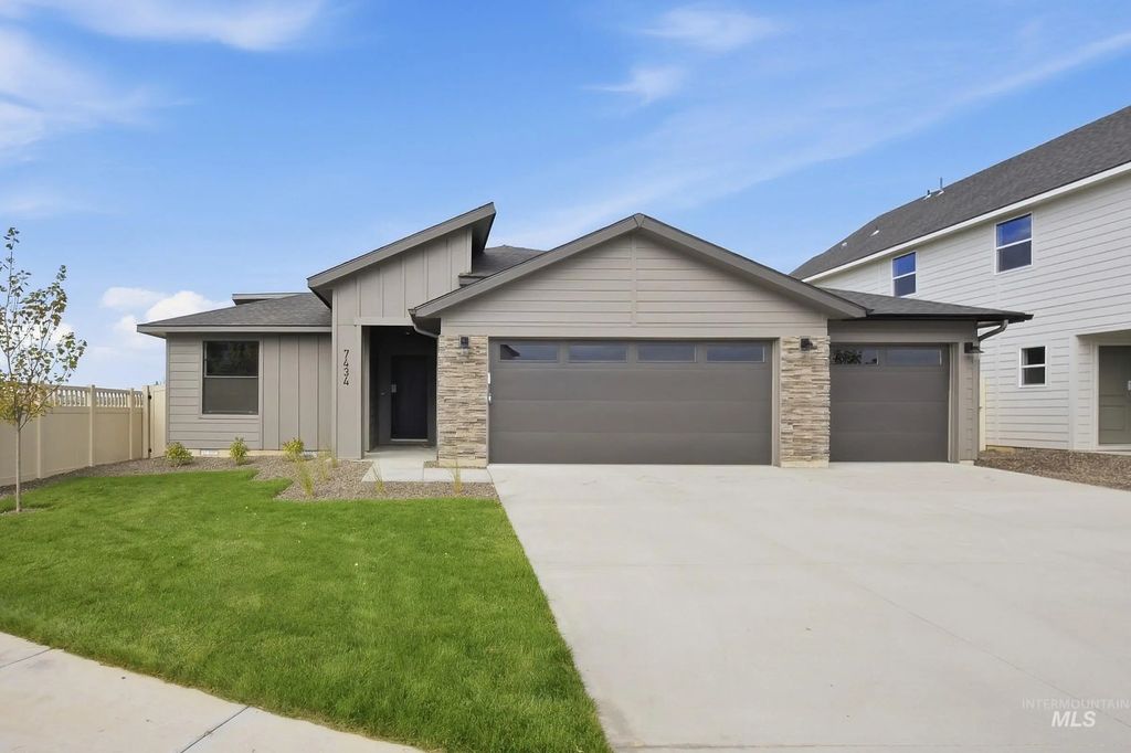 7434 W Newtown Dr, Eagle