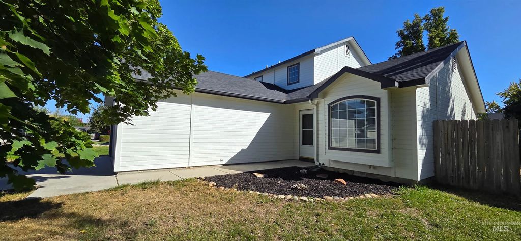1322 N El Camino Ave, Kuna