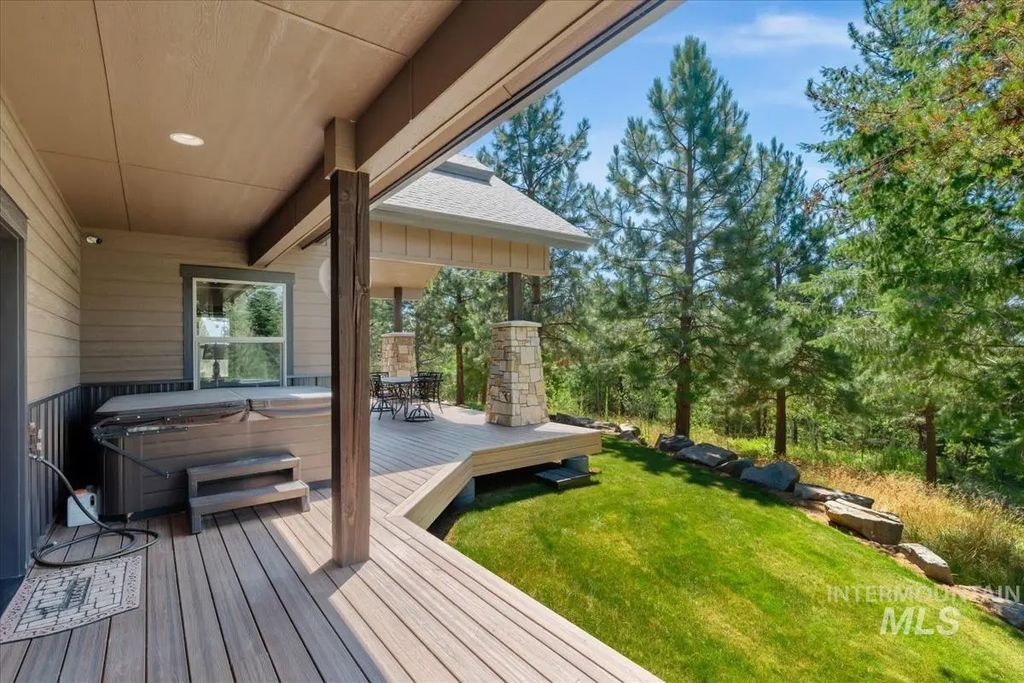33 Sundance, McCall